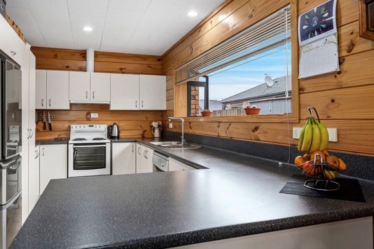 Photo of property in 10 Heaphy Place, Pukehangi, Rotorua, 3015