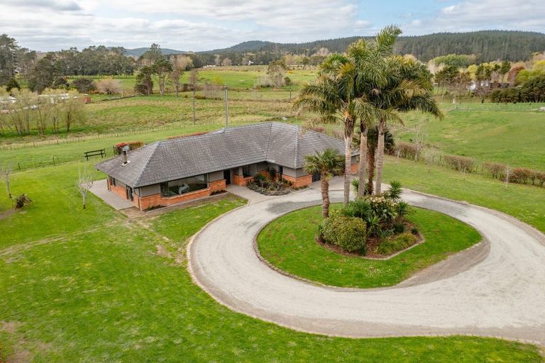 Photo of property in 255 Ararimu Valley Road, Helensville, Waimauku, 0882