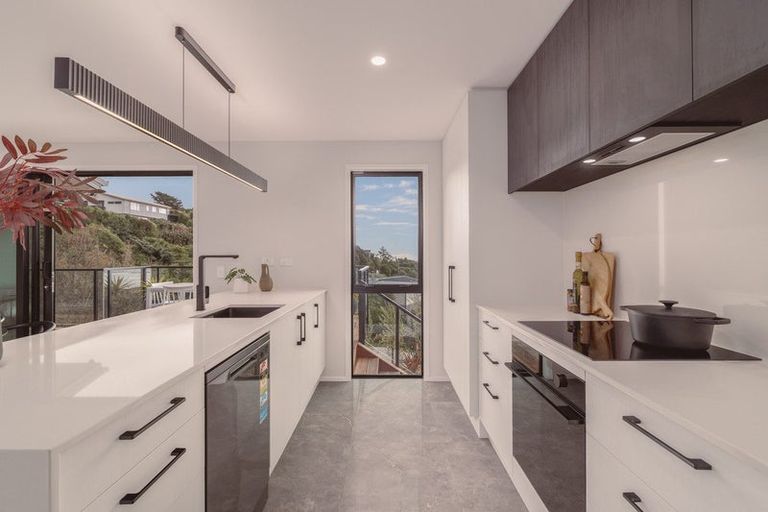 Photo of property in 307a Mount Pleasant Road, Mount Pleasant, Christchurch, 8081