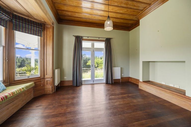 Photo of property in 1986 Taihape Road, Sherenden, Hastings, 4179