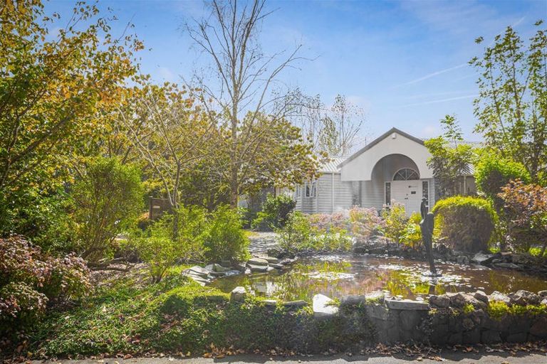 Photo of property in 252 Boord Crescent, Kumeu, 0891