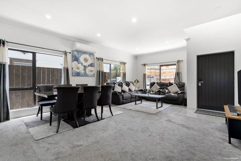 Photo of property in 11 Nagra Lane, Papakura, 2110