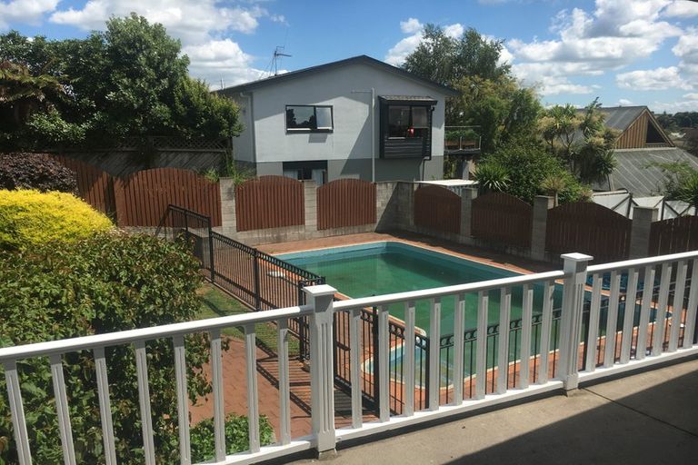 Photo of property in 21 Madill Road, St Andrews, Hamilton, 3200