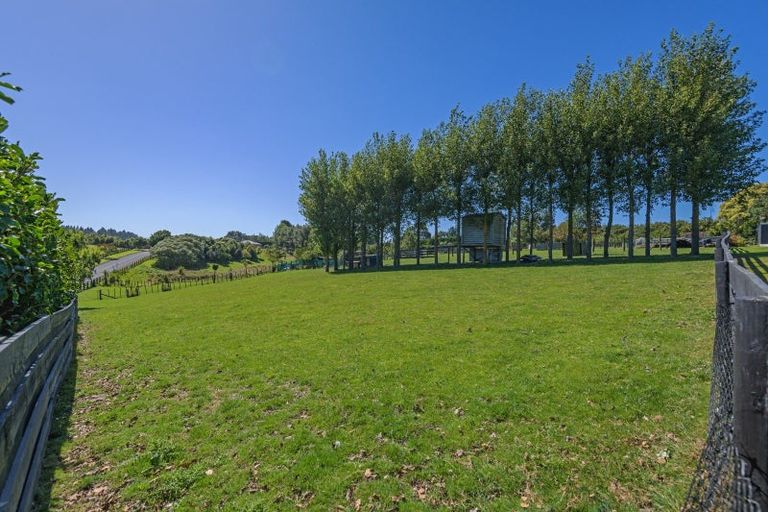 Photo of property in 2 Tutakarae Road, Kelvin Grove, Palmerston North, 4470
