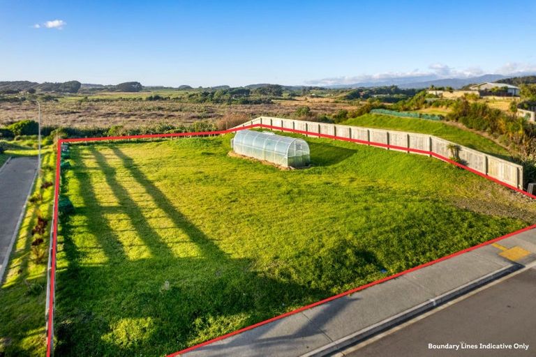 Photo of property in 15 Seagrass Place, Otaki Beach, Otaki, 5512