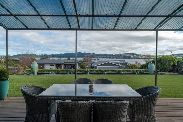 Photo of property in 9 Pukenamu Road, Rainbow Point, Taupo, 3330