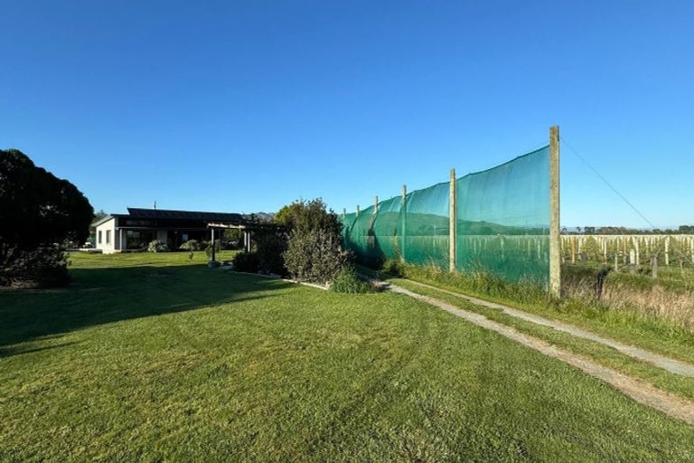 Photo of property in 92 Beacon Road, Dillons Point, Blenheim, 7273