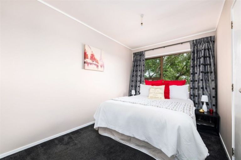 Photo of property in 13 Chrome Place, Henderson, Auckland, 0612