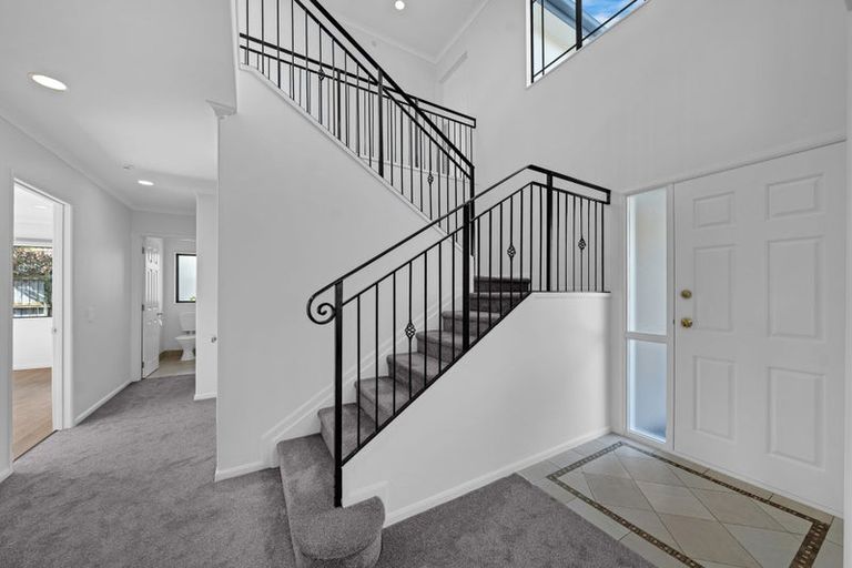 Photo of property in 26 Thornbury Crescent, East Tamaki Heights, Auckland, 2016