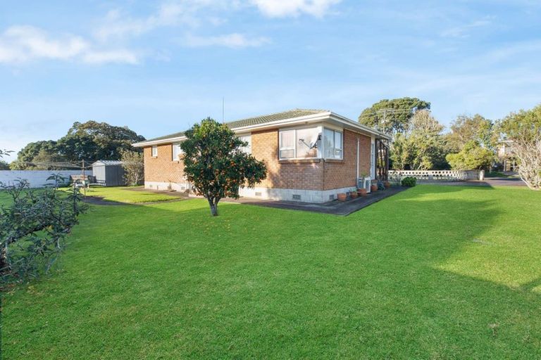 Photo of property in 8 Warden Place, Mangere Bridge, Auckland, 2022