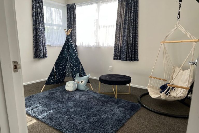 Photo of property in 33 Helena Street, Massey, Auckland, 0614