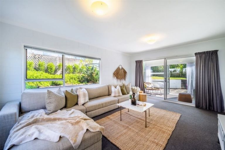 Photo of property in 2/50 Seaview Road, Castor Bay, Auckland, 0620