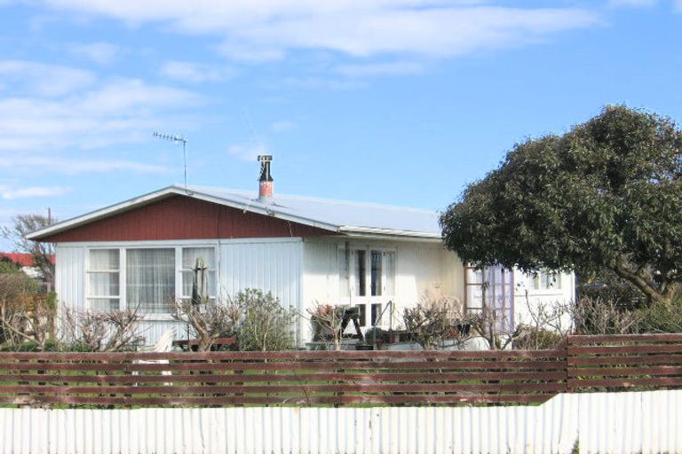 Photo of property in 50 Edinburgh Terrace, Foxton Beach, Foxton, 4815