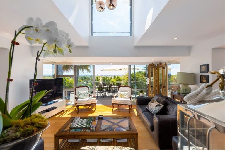 Photo of property in 26 Overdale Drive, Cashmere, Christchurch, 8022