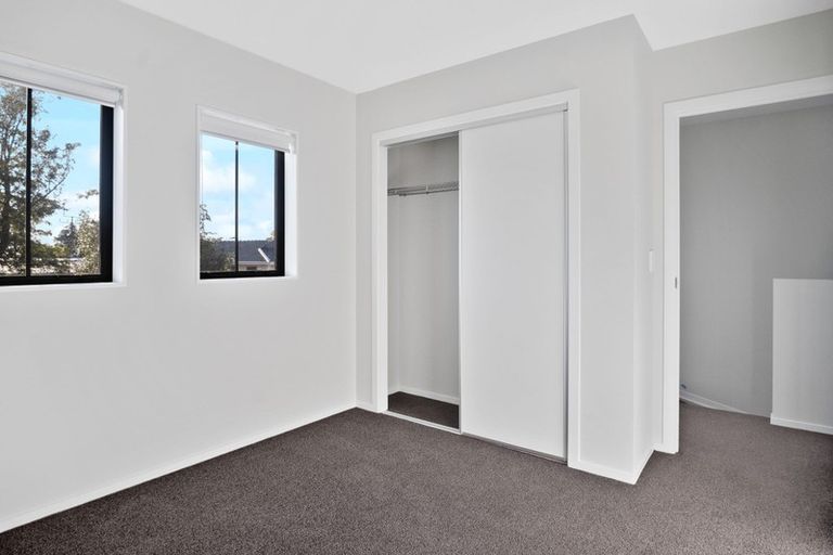 Photo of property in 10/15 Sunhill Road, Sunnyvale, Auckland, 0612