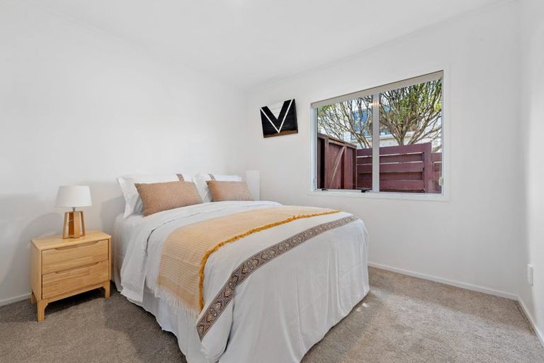 Photo of property in 2/41 Raleigh Road, Northcote, Auckland, 0627