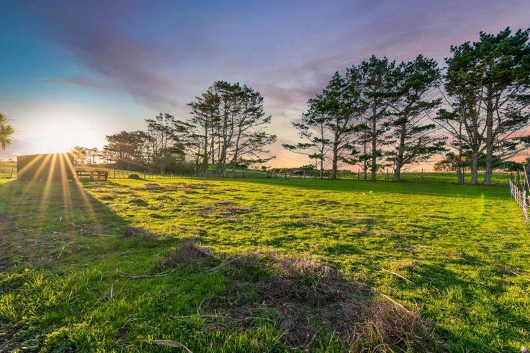 Photo of property in 296a Oaia Road, Muriwai, Waimauku, 0881