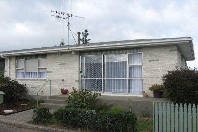 Photo of property in 12 Cambridge Street, Levin, 5510
