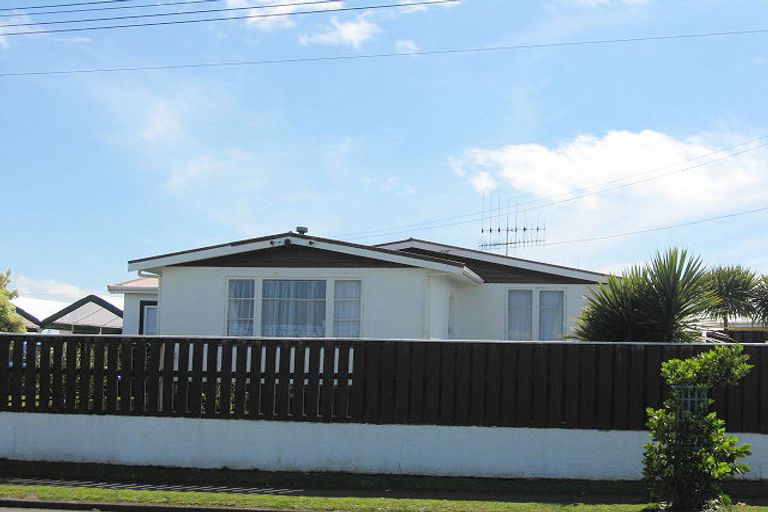 Photo of property in 16 Bryce Street, Castlecliff, Whanganui, 4501