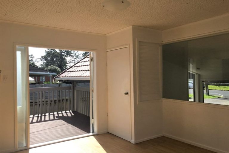 Photo of property in 213 Portage Road, Green Bay, Auckland, 0604