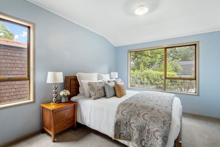 Photo of property in 1 Cobblestone Lane, Hillcrest, Auckland, 0627