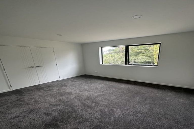 Photo of property in 8a Lynn Road, Bayview, Auckland, 0629