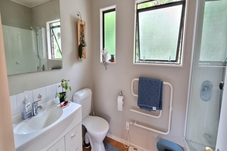 Photo of property in 2/5 September Place, Forrest Hill, Auckland, 0620