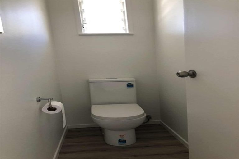 Photo of property in 11 Finlow Drive, Te Atatu South, Auckland, 0610