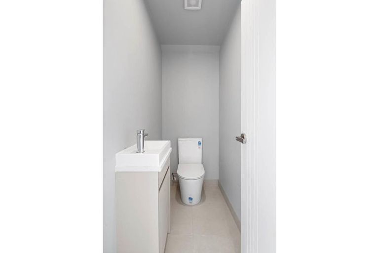 Photo of property in 48 Taipahitini Road, Rosehill, 2113