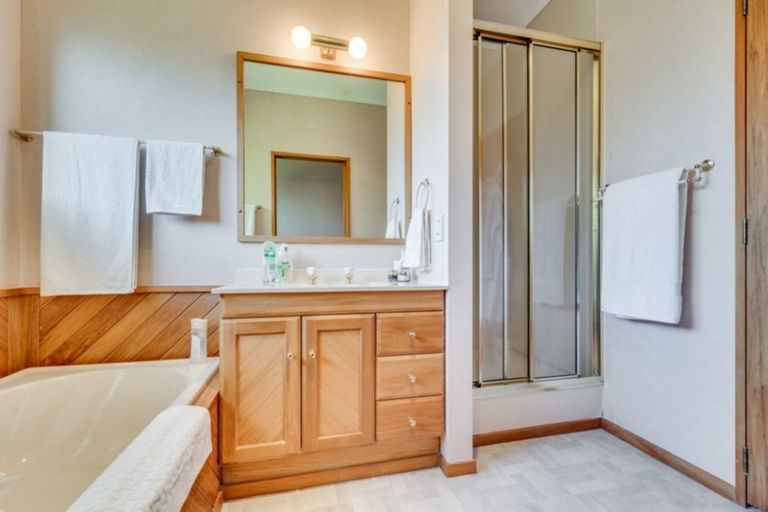 Photo of property in 5 Haines Grove, Rainbow Point, Taupo, 3330