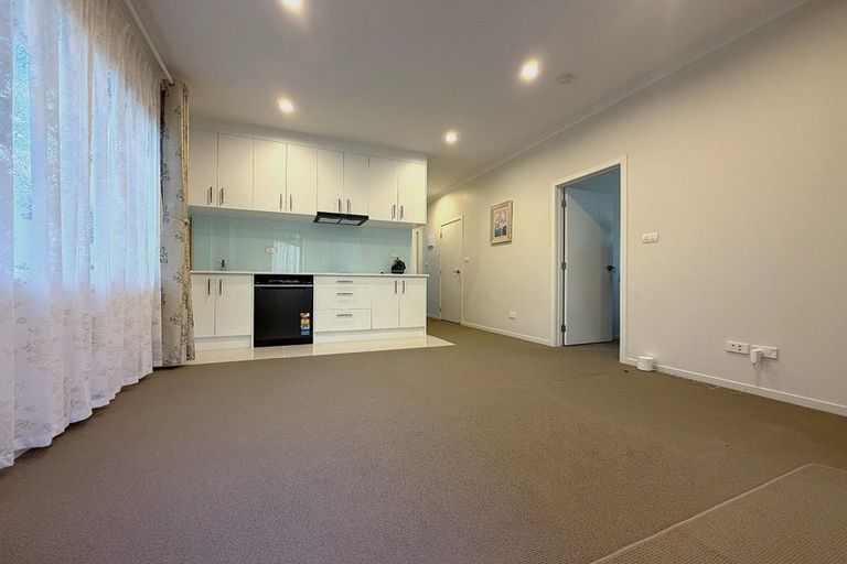 Photo of property in 7 Northcross Drive, Oteha, Auckland, 0630