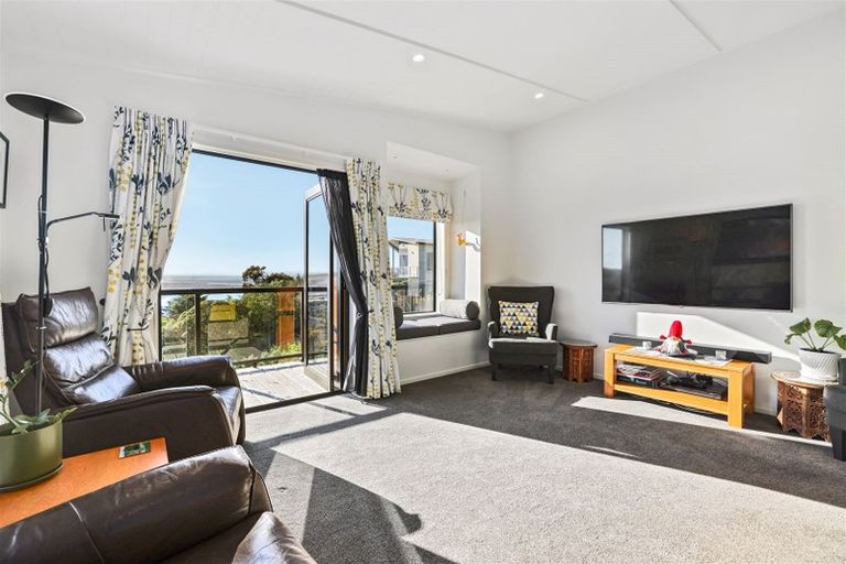Photo of property in 15 Luxton Place, Mount Pleasant, Christchurch, 8081