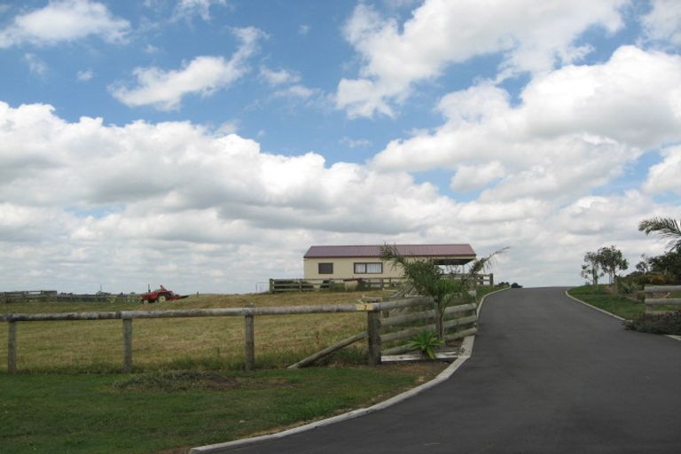 Photo of property in 58 Ernest George Drive, Karaka, Papakura, 2580