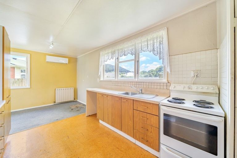 Photo of property in 2 Mary Crescent, Elderslea, Upper Hutt, 5018