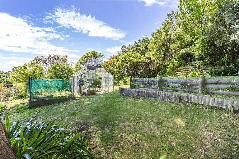 Photo of property in 28 Hinau Street, Tawa, Wellington, 5028