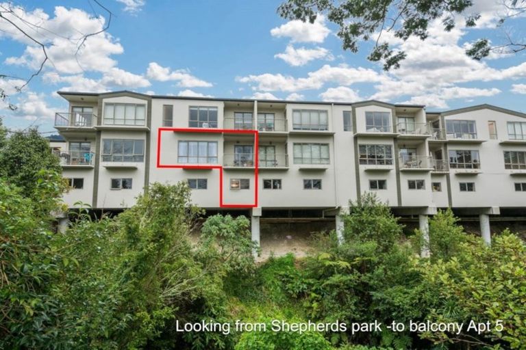 Photo of property in The Haven, 5/120 Beach Haven Road, Beach Haven, Auckland, 0626