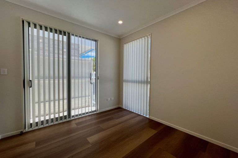 Photo of property in 109 Prince Regent Drive, Half Moon Bay, Auckland, 2012