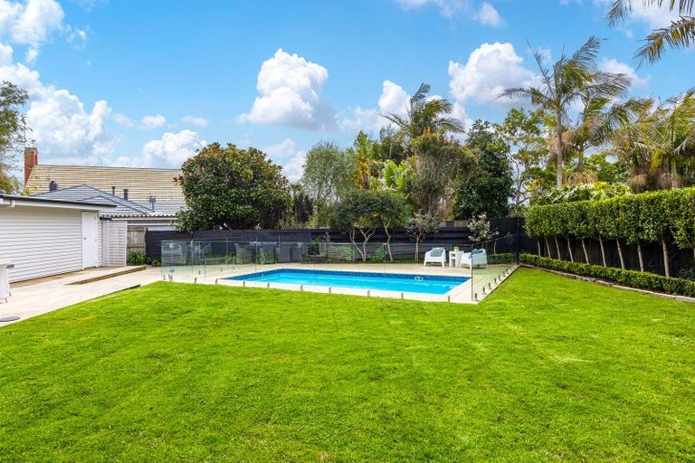 Photo of property in 106 St Heliers Road, Saint Heliers, Auckland, 1071