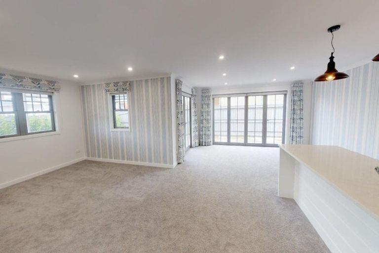 Photo of property in 3 Colombo Street, Palmerston North, 4410