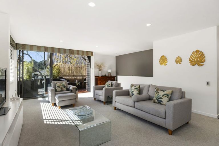 Photo of property in 35a Ngaio Road, Kelburn, Wellington, 6012