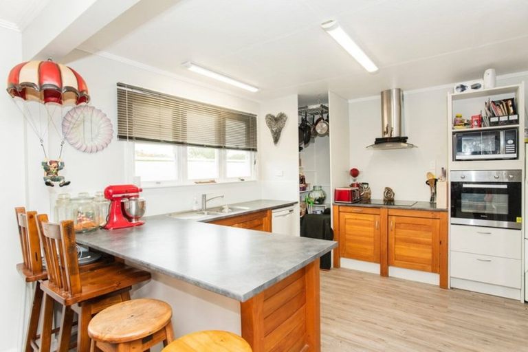 Photo of property in 12 Charles Street, Riverdale, Gisborne, 4010