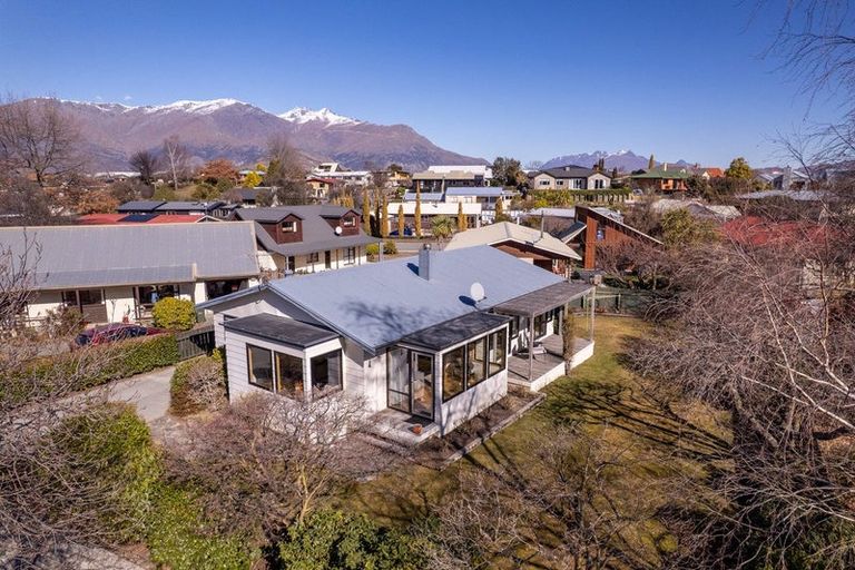 Photo of property in 42 Adamson Drive, Arrowtown, 9302