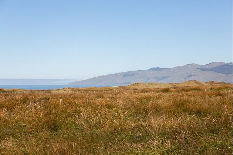 Photo of property in 3 Reefview Way, Flat Point, 5883