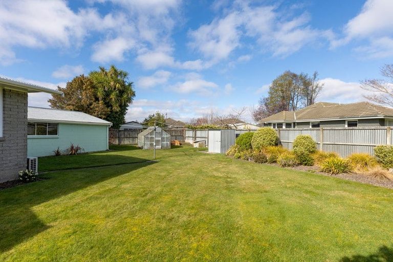 Photo of property in 16 Geelong Place, Burnside, Christchurch, 8053