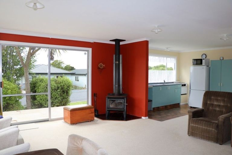 Photo of property in 8 Miro Street, Kaka Point, 9271