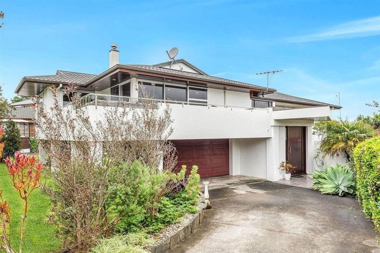 Photo of property in 20 Gulf Crest, Bucklands Beach, Auckland, 2012