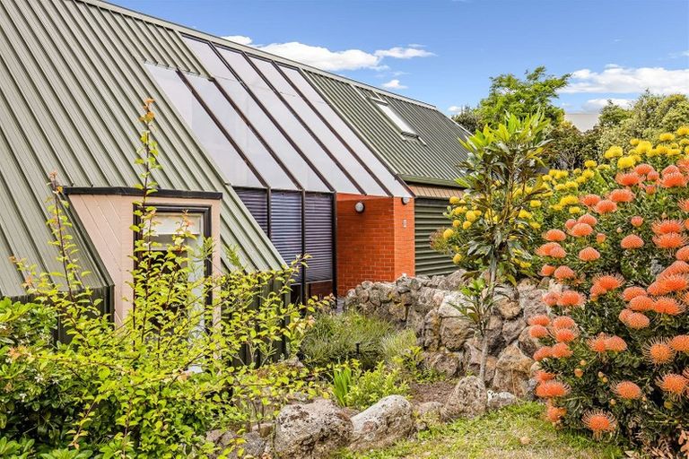 Photo of property in 5 Drayton Drive, Mount Pleasant, Christchurch, 8081