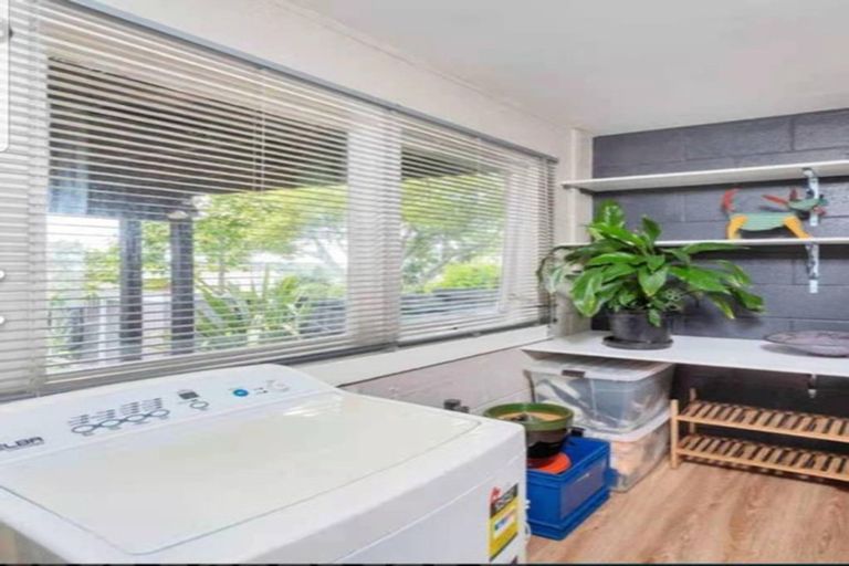 Photo of property in 1/133 Carlisle Road, Northcross, Auckland, 0632