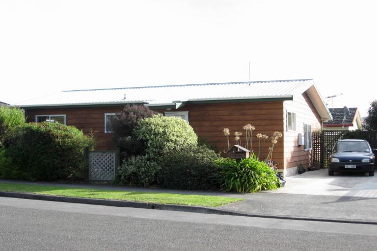 Photo of property in 5 Glenbrook Grove, Naenae, Lower Hutt, 5011