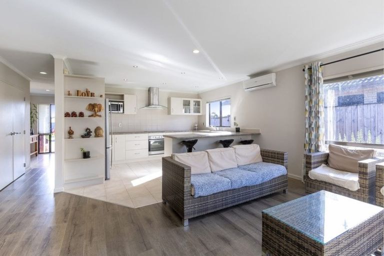 Photo of property in 5 Puketi Lane, Waiuku, 2123